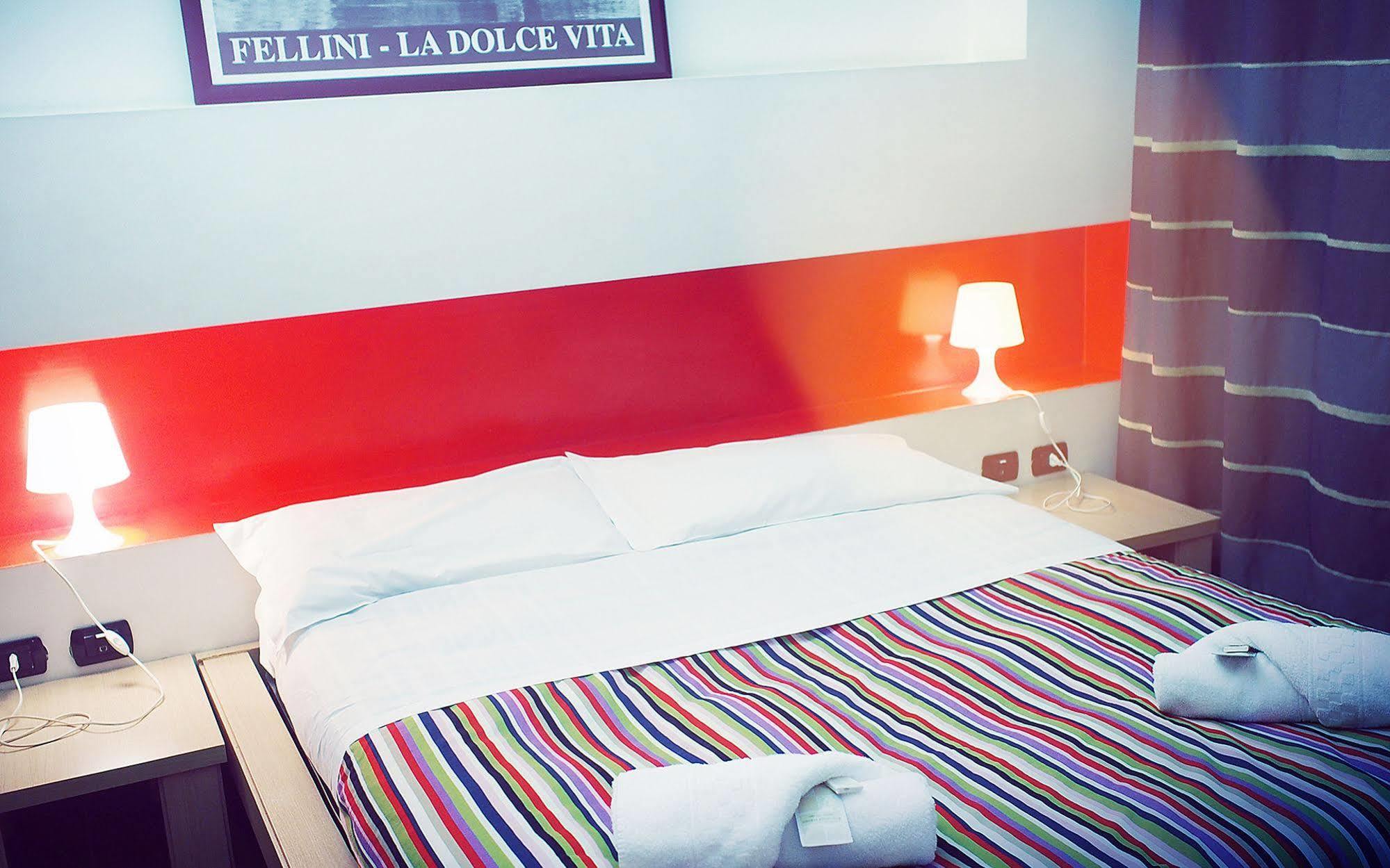 M&J Place Hostel Rome Bagian luar foto